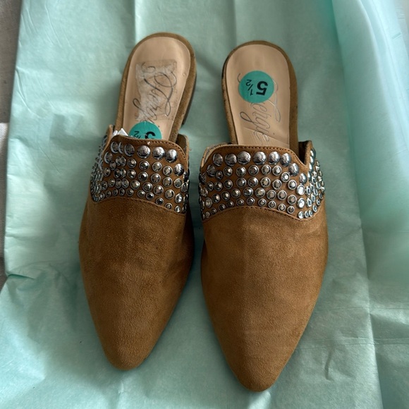 New Tan Suede Mules with Silver Accents FIRM on price Fergie real leather - Picture 6 of 17